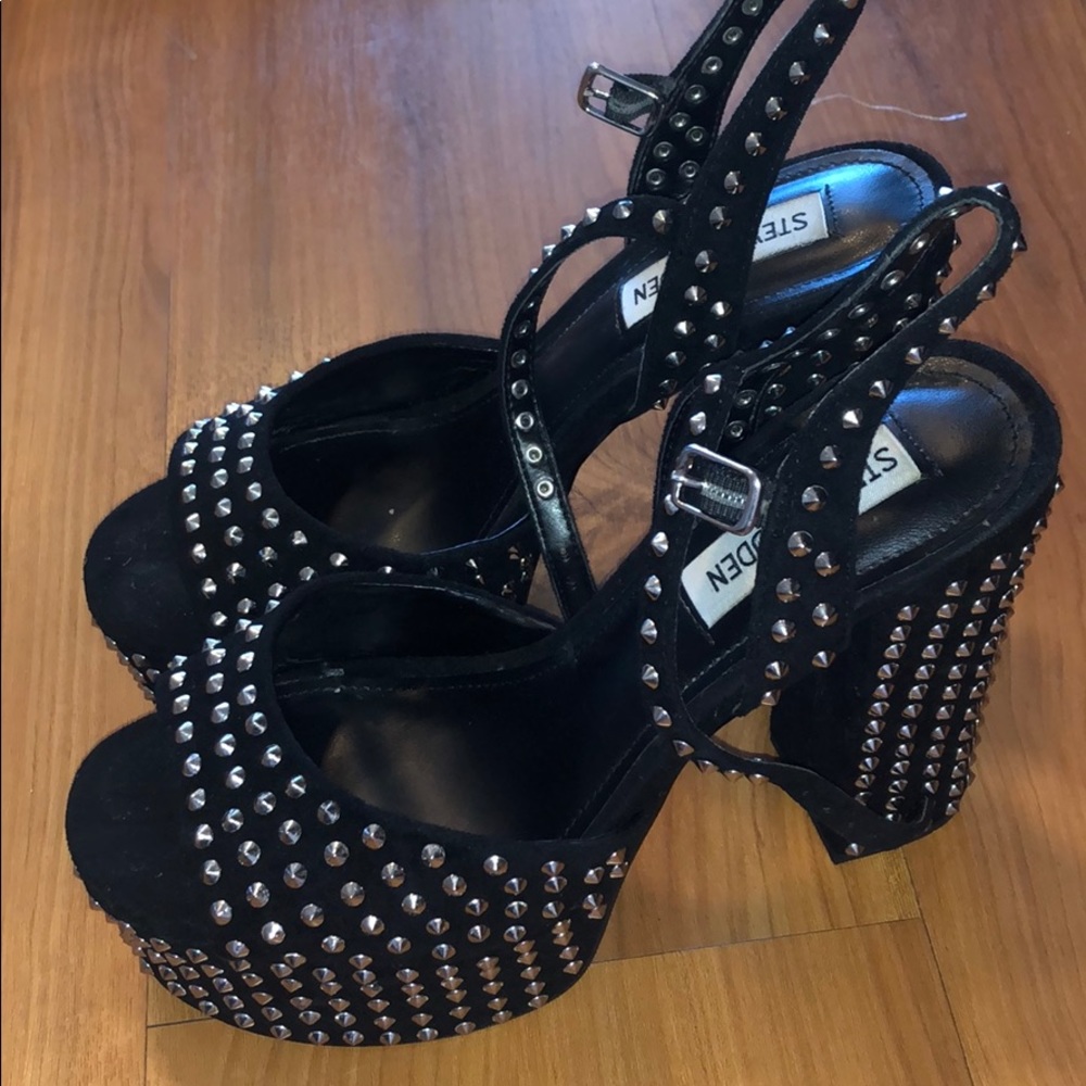 Heels - Picture 2 of 5